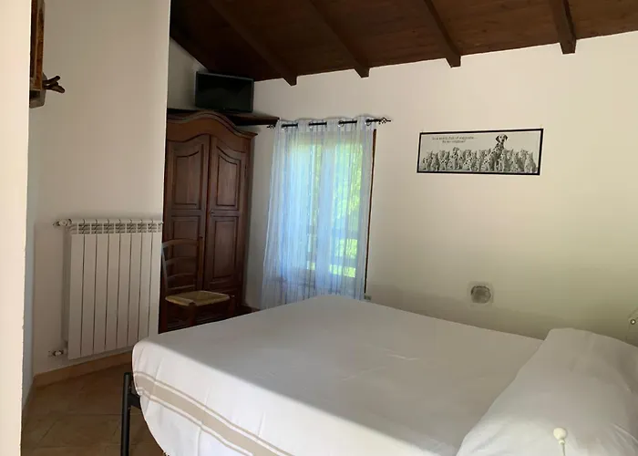 La Bianca Fattoria ファームステイ サルツァーナ